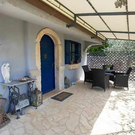 In With Swimming Pool 度假居 Dobrinj